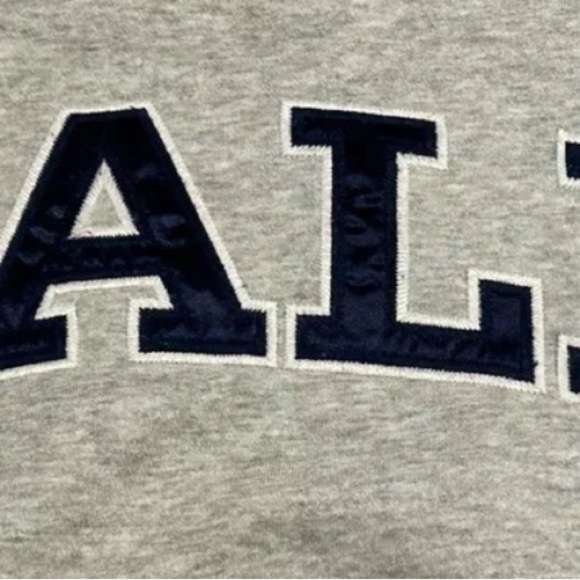 H&M Kids Yale University Gray Sweater with Blue Collar & Cuff Trim EUC - Picture 2 of 4